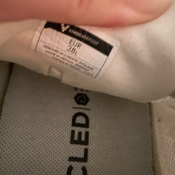 VivoBarefoot white shoes 38L - Picture 2 of 9